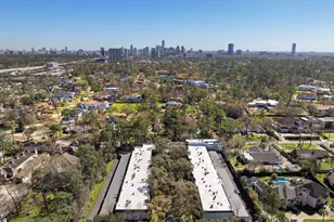 8944 Chatsworth Dr, Houston, TX 77024 - Photo 42