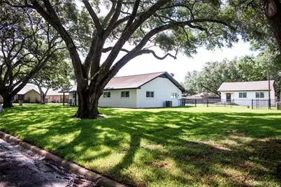 503 Maxine, East Bernard, TX 77435 - Photo 4