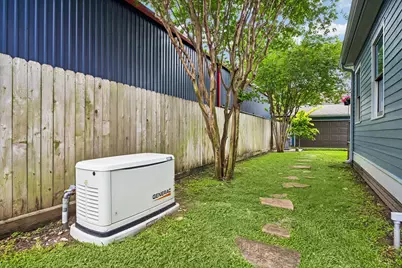 943 Columbia Street, Houston, TX 77008 - Photo 32
