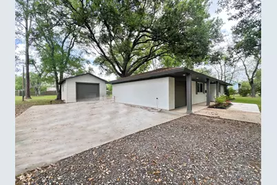 701 Cannan Drive, Angleton, TX 77515 - Photo 2