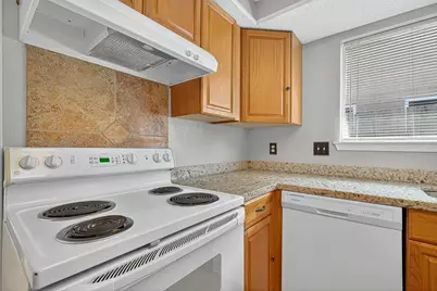 10402 Gulfstream Lane, Sugar Land, TX 77498 - Photo 8