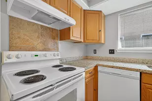 10402 Gulfstream Ln, Sugar Land, TX 77498 - Photo 6