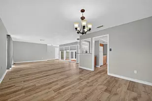 10402 Gulfstream Ln, Sugar Land, TX 77498 - Photo 4