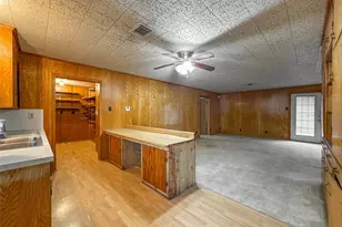 1045 12th St, Dickinson, TX 77539 - Photo 6
