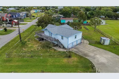 1045 12th Street, Dickinson, TX 77539 - Photo 2