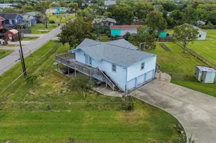 1045 12th St, Dickinson, TX 77539 - Photo 2