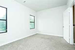 990 Grenshaw St, Houston, TX 77088 - Photo 20