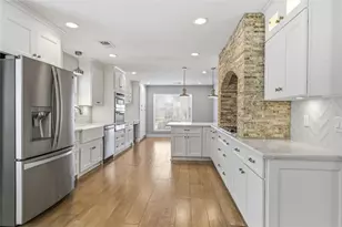 512 Chalmette St, League City, TX 77573 - Photo 10