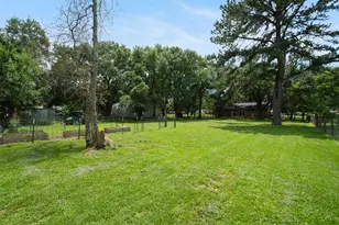 504 Walnut St, Waller, TX 77484 - Photo 32