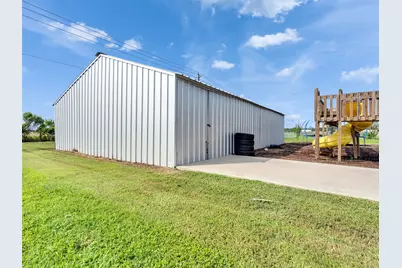 8802 Los Robles Avenue, Alvin, TX 77511 - Photo 12