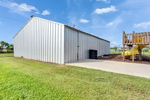 8802 Los Robles Ave, Alvin, TX 77511 - Photo 12