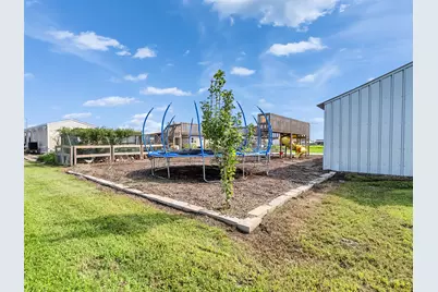 8802 Los Robles Avenue, Alvin, TX 77511 - Photo 10