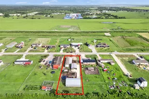 8802 Los Robles Ave, Alvin, TX 77511 - Photo 14