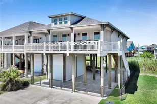 1977 Royalville Ct, Crystal Beach, TX 77650 - Photo 2