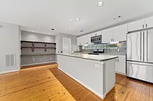 913 Robin St, Houston, TX 77019 - Photo 6