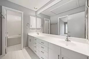 913 Robin St, Houston, TX 77019 - Photo 16