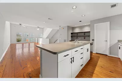 913 Robin Street, Houston, TX 77019 - Photo 8