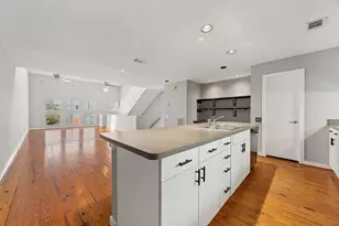 913 Robin St, Houston, TX 77019 - Photo 8