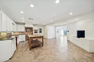 1610 Longacre Dr, Houston, TX 77055 - Photo 14