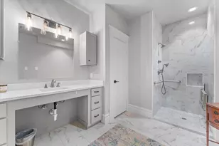 945 Harvard St, Houston, TX 77008 - Photo 32