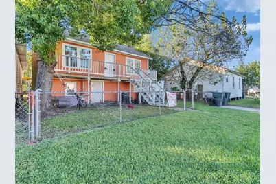 4323 Avenue R 1/2, Galveston, TX 77550 - Photo 2