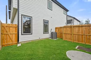 241 Rebecca St, Houston, TX 77022 - Photo 22