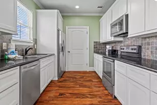 4102 Defender Ln, Galveston, TX 77554 - Photo 8