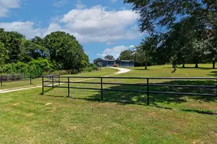 118 Yaupon Dr, Caldwell, TX 77836 - Photo 2