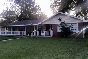 517 N Lake Ave, Eagle Lake, TX 77434 - Photo 1