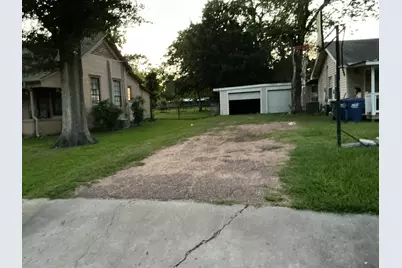 517 N Lake Avenue, Eagle Lake, TX 77434 - Photo 2
