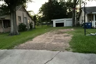 517 N Lake Ave, Eagle Lake, TX 77434 - Photo 2