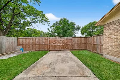 11839 Hallowing Point Road, Houston, TX 77067 - Photo 24