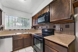 11839 Hallowing Point Rd, Houston, TX 77067 - Photo 12