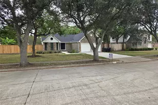 2915 Great Lakes Ave, Sugar Land, TX 77479 - Photo 2
