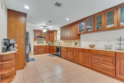 9107 Mauna Loa Lane, Houston, TX 77040 - Photo 10