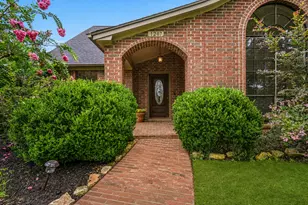 1207 W Edgewood Dr, Friendswood, TX 77546 - Photo 4