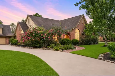 1207 W Edgewood Drive, Friendswood, TX 77546 - Photo 2