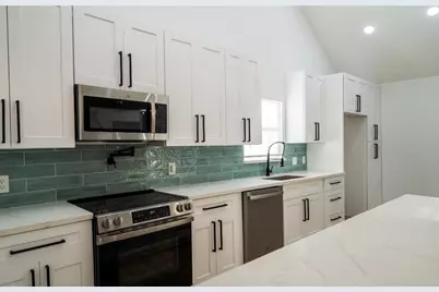 1402 Bayou Shore Drive, Galveston, TX 77551 - Photo 12