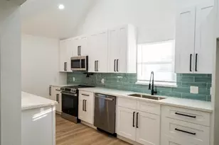 1402 Bayou Shore Dr, Galveston, TX 77551 - Photo 10
