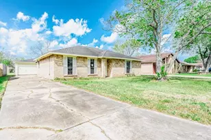 1310 Northbrook Dr, Angleton, TX 77515 - Photo 2