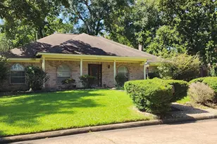 2230 Tangle Lake Dr, Houston, TX 77339 - Photo 2