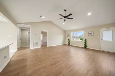 355 Windsor Square, Alvin, TX 77511 - Photo 4