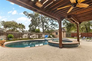 600 Nottingham Ln, Dickinson, TX 77539 - Photo 32