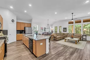 2012 Elkington Cir, Conroe, TX 77304 - Photo 10