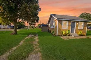 3440 Texas Ave, Texas City, TX 77590 - Photo 1