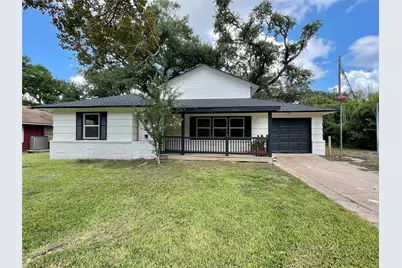 417 Jasmine Street, Lake Jackson, TX 77566 - Photo 1