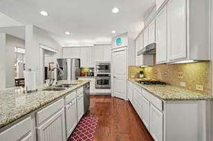 62 W Tapestry Park Cir, The Woodlands, TX 77381 - Photo 16