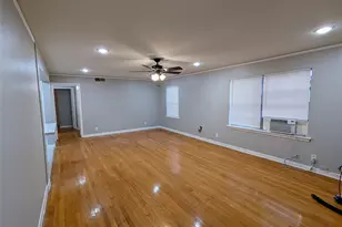 4714 Oakshire Dr, Houston, TX 77027 - Photo 2