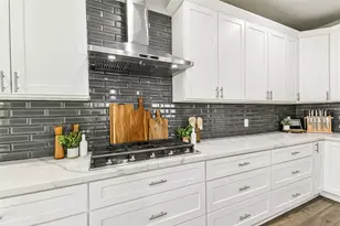 13043 Avery Ridge Ln, Tomball, TX 77377 - Photo 12