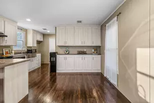 221 Woodstock, Livingston, TX 77351 - Photo 4